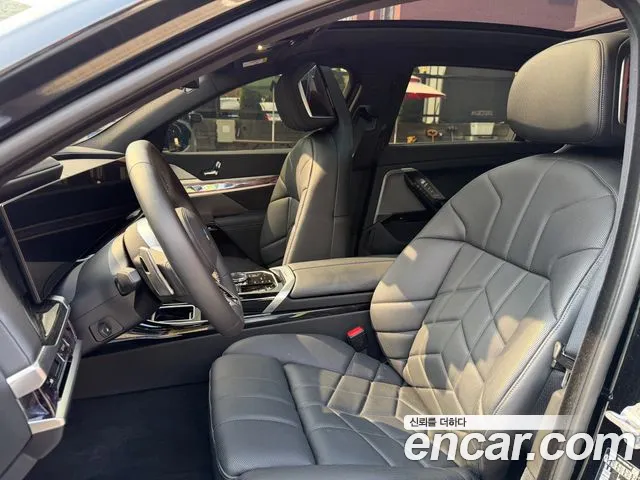 BMW 7-Series 2025 thumb 10