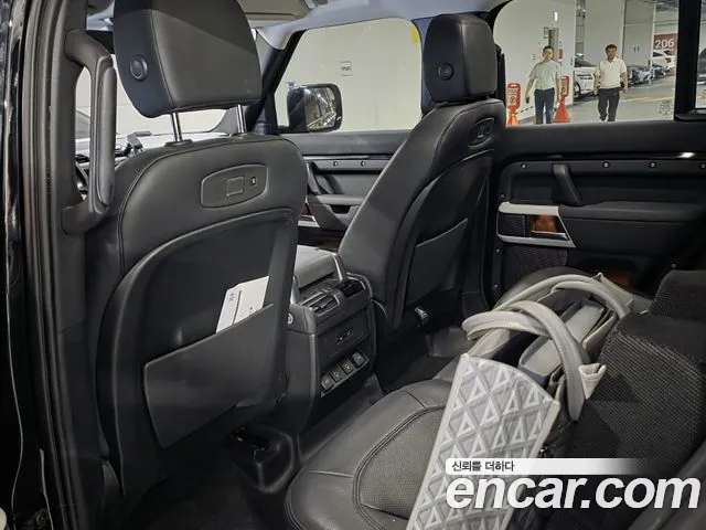 Land Rover Defender 2021 thumb 3