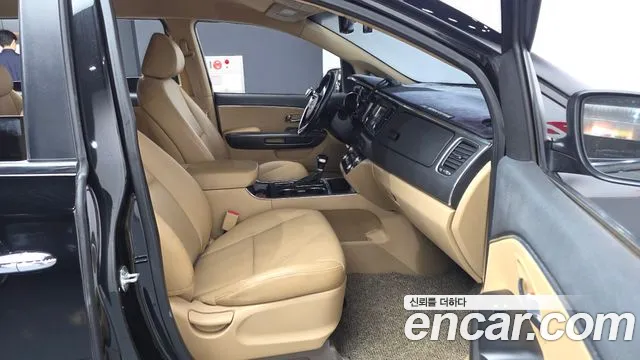 Kia Carnival 2019 thumb 11