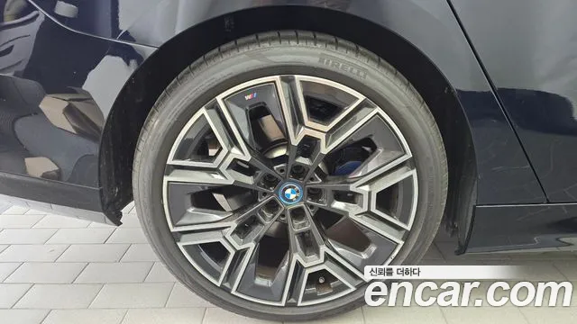 BMW 5-Series 2025 thumb 5