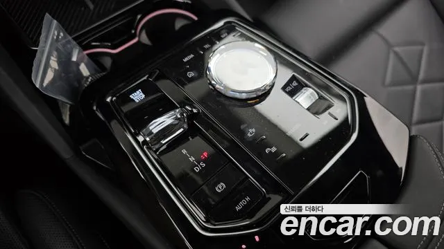 BMW 5-Series 2025 thumb 9