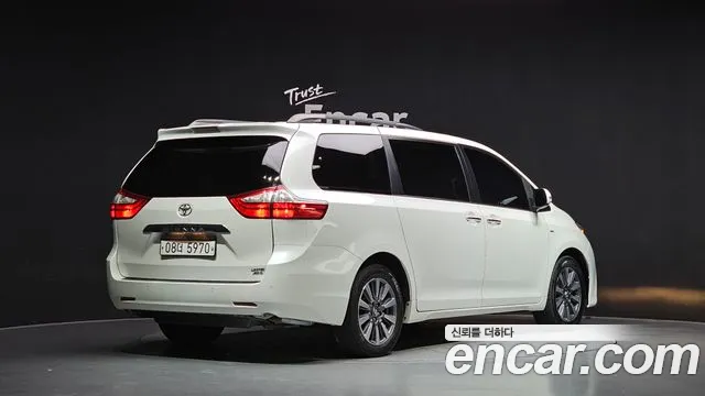 Toyota Sienna 2018 thumb 2