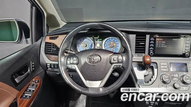 Toyota Sienna 2018 thumb 12