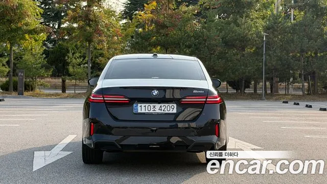 BMW 5-Series 2023 thumb 4
