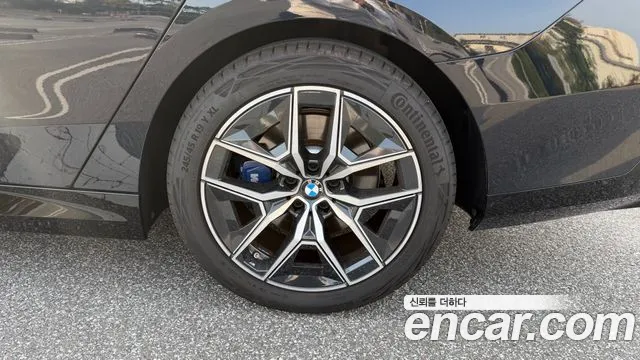 BMW 5-Series 2023 thumb 5