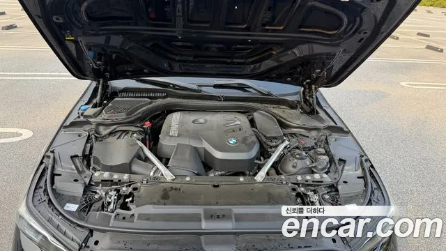 BMW 5-Series 2023 thumb 6