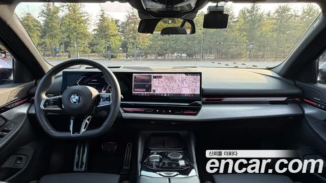 BMW 5-Series 2023 thumb 7