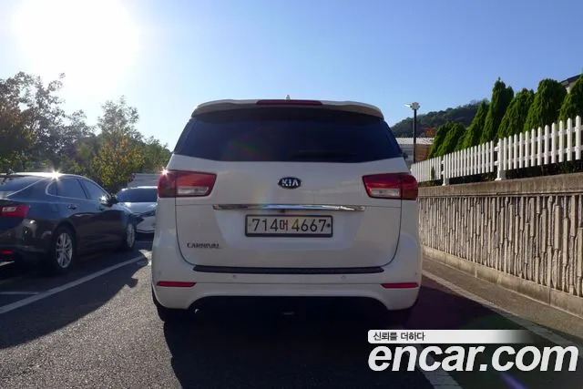 Kia Carnival 2014 thumb 4