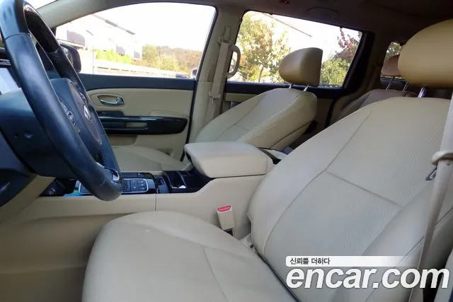 Kia Carnival 2014 thumb 10