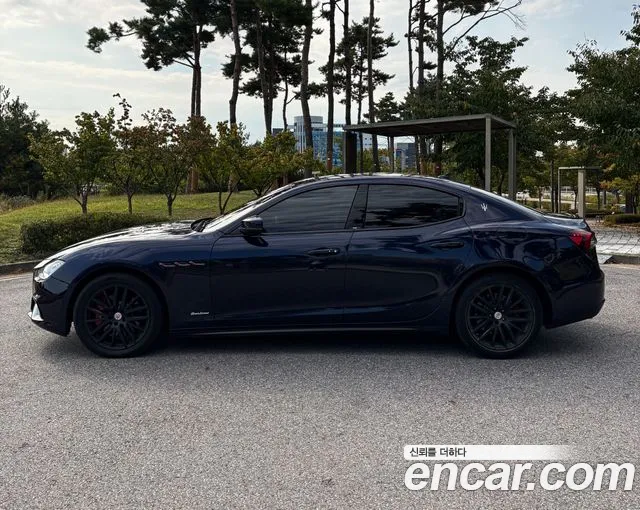 Maserati Ghibli 2017 thumb 5