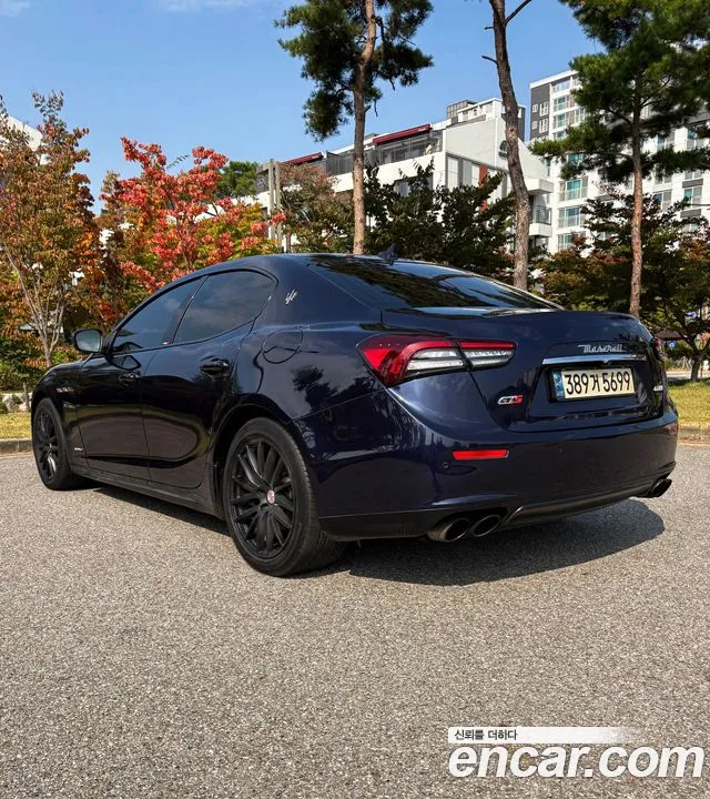 Maserati Ghibli 2017 thumb 6