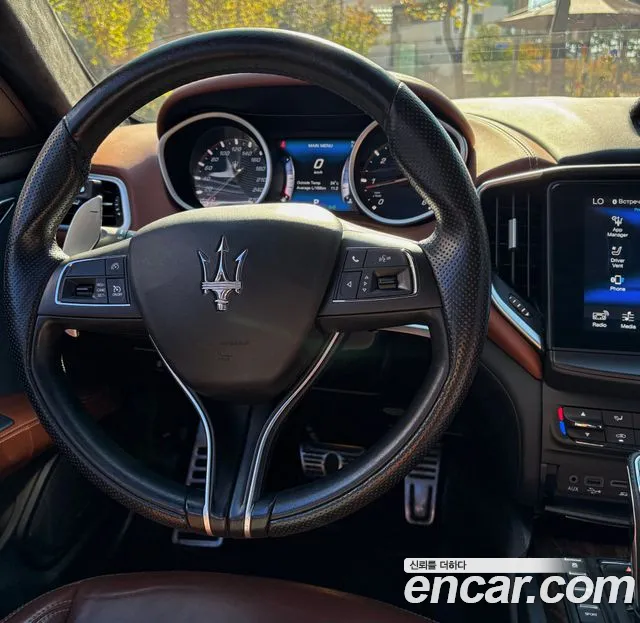 Maserati Ghibli 2017 thumb 11