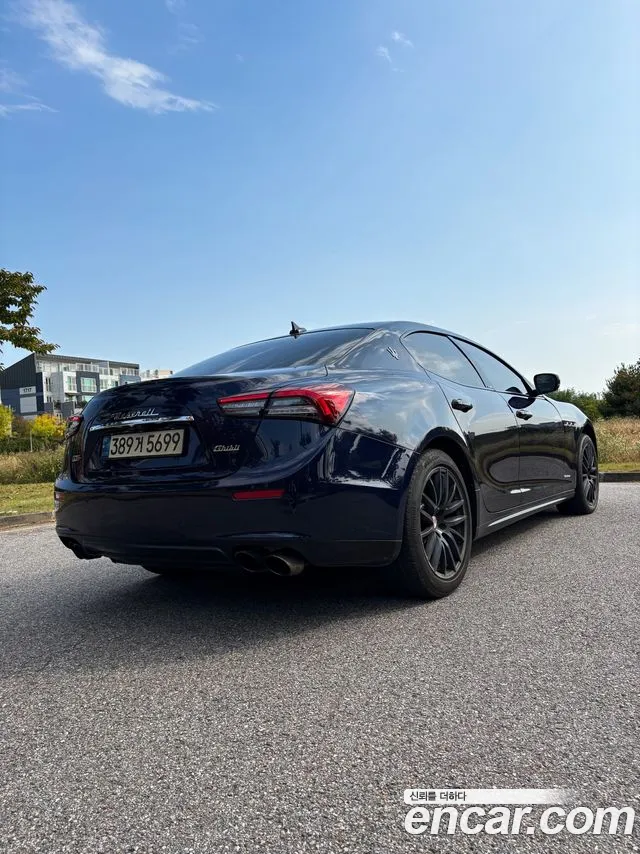 Maserati Ghibli 2017 thumb 12
