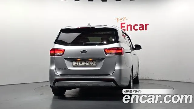 Kia Carnival 2015 thumb 4