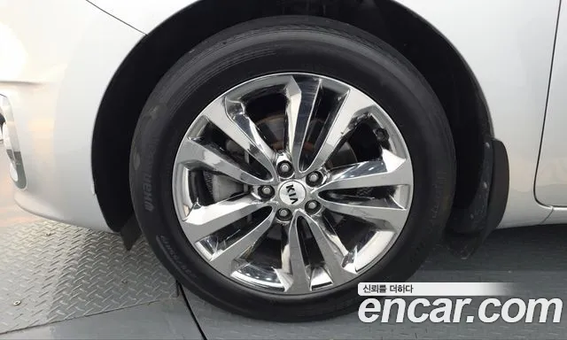 Kia Carnival 2015 thumb 5