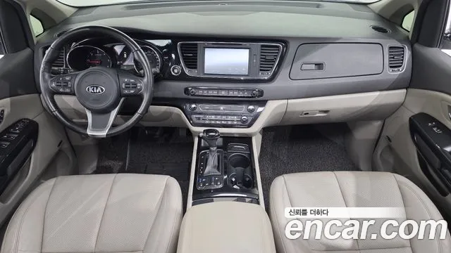 Kia Carnival 2015 thumb 7
