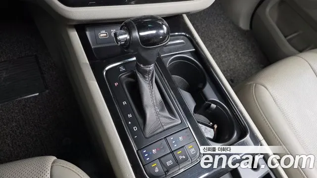 Kia Carnival 2015 thumb 9