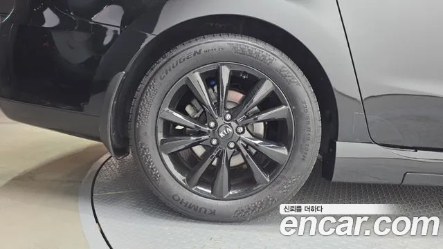 Kia Carnival 2018 thumb 5