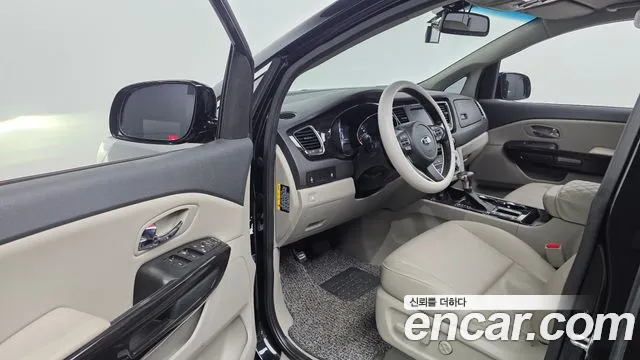 Kia Carnival 2018 thumb 10