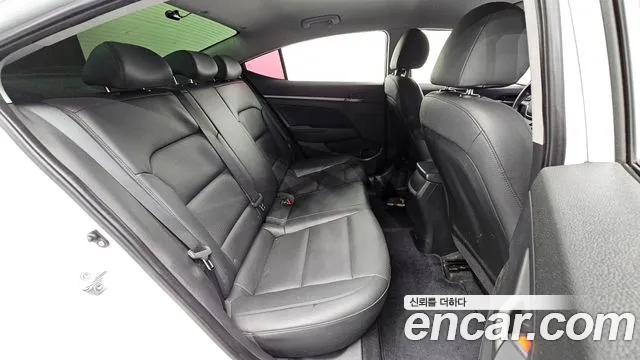 Hyundai Avante 2017 thumb 10