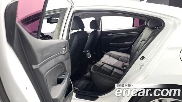 Hyundai Avante 2017 thumb 11