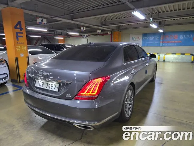 Genesis G90 2016 thumb 3