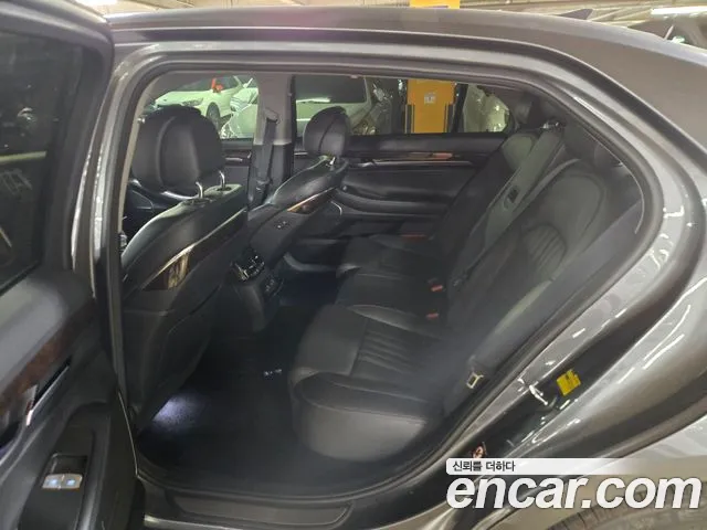 Genesis G90 2016 thumb 6