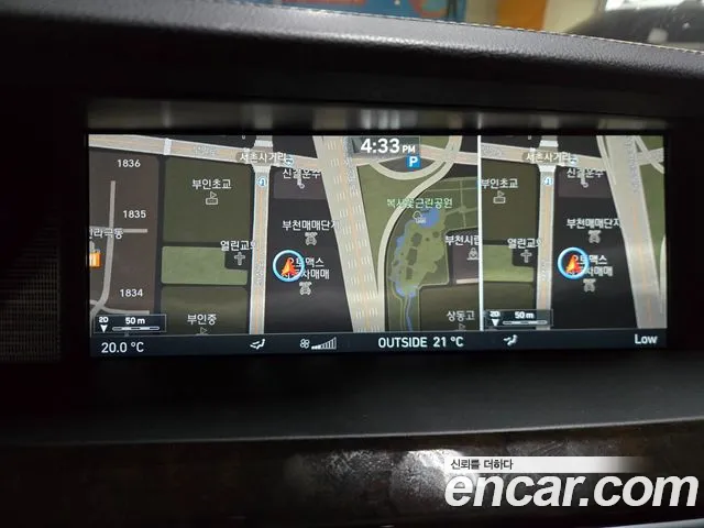 Genesis G90 2016 thumb 10
