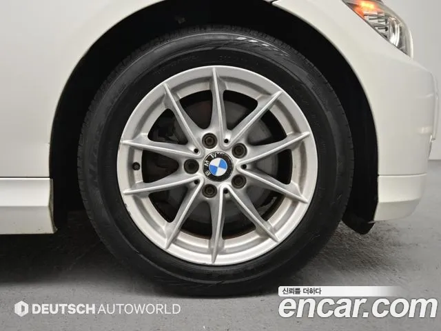 BMW 3-Series 2011 thumb 5