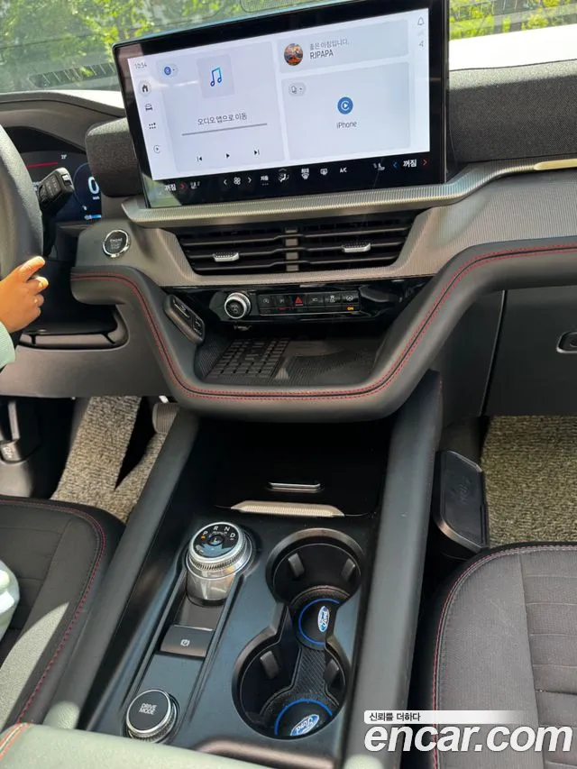 Ford Explorer 2025 thumb 3