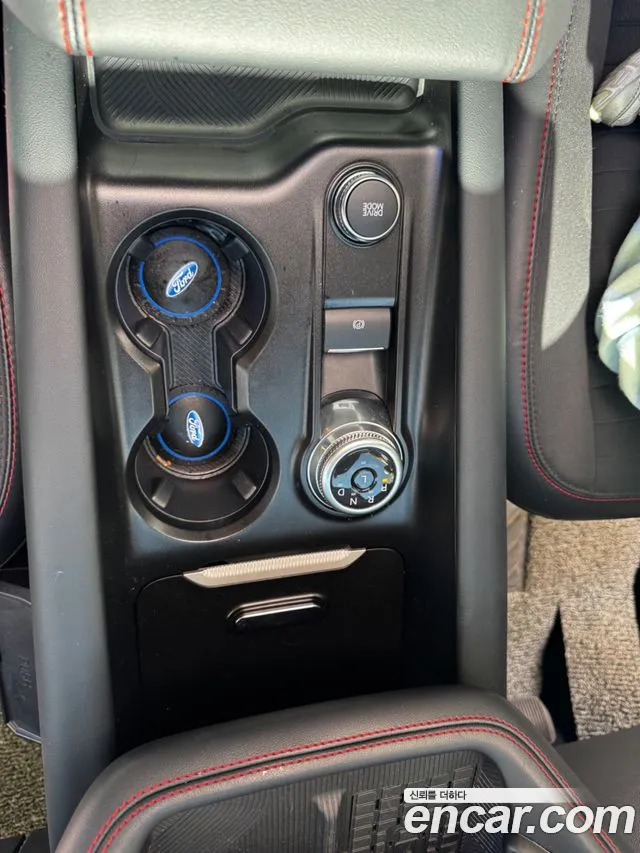 Ford Explorer 2025 thumb 4