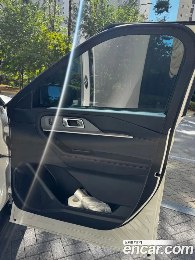 Ford Explorer 2025 thumb 7
