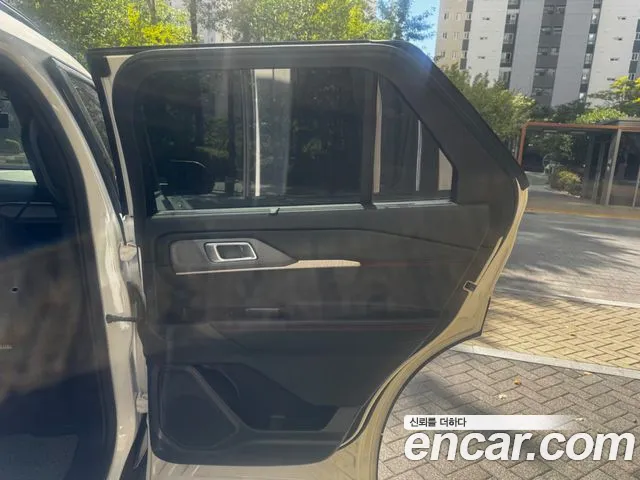 Ford Explorer 2025 thumb 8