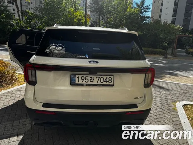 Ford Explorer 2025 thumb 9