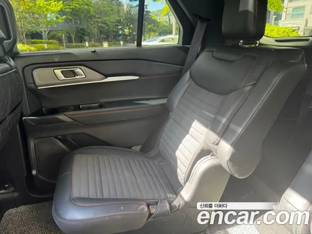 Ford Explorer 2025 thumb 10