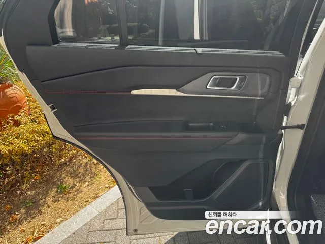 Ford Explorer 2025 thumb 12