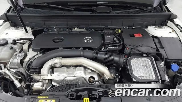 Mercedes-Benz GLB 2025 thumb 6