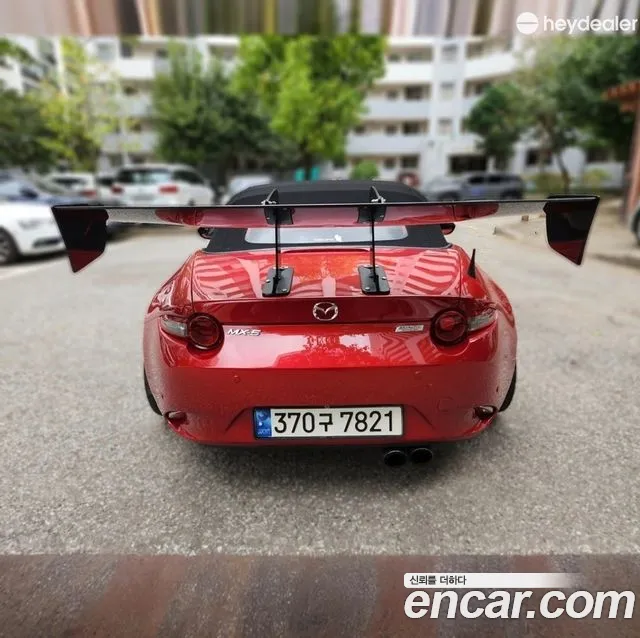 Mazda MX-5 Miata 2017 thumb 3