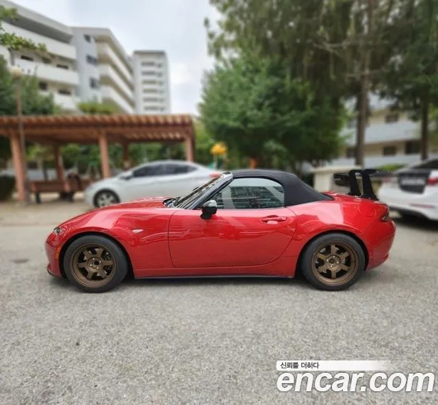 Mazda MX-5 Miata 2017 thumb 4
