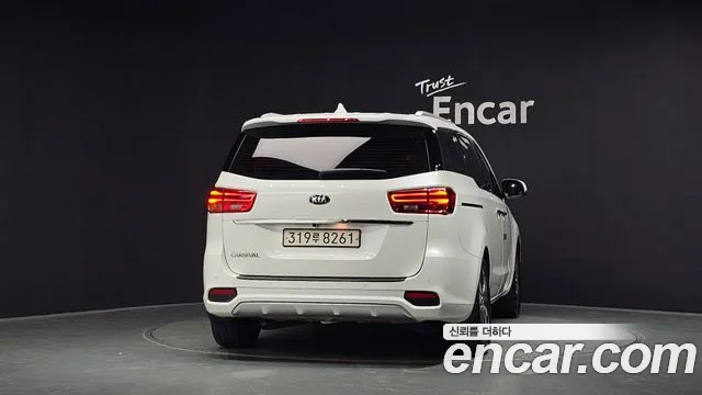 Kia Carnival 2018 thumb 4