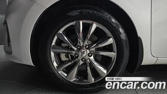 Kia Carnival 2018 thumb 5
