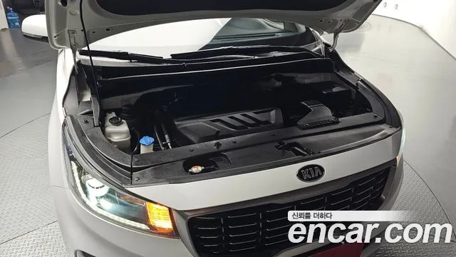 Kia Carnival 2018 thumb 6