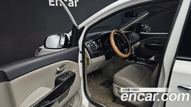 Kia Carnival 2018 thumb 10