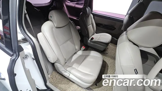 Kia Carnival 2018 thumb 11