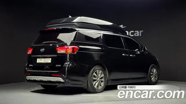 Kia Carnival 2017 thumb 2