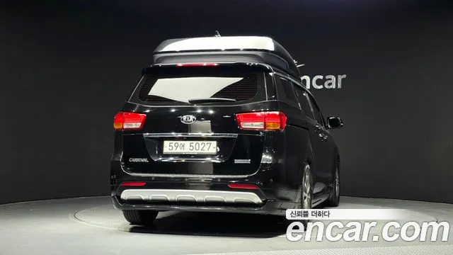 Kia Carnival 2017 thumb 4