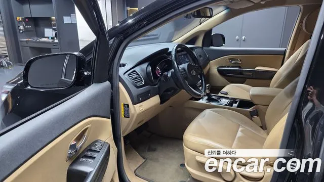 Kia Carnival 2017 thumb 10