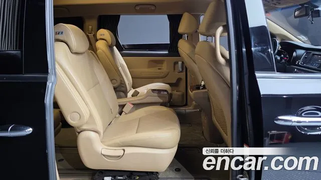Kia Carnival 2017 thumb 12