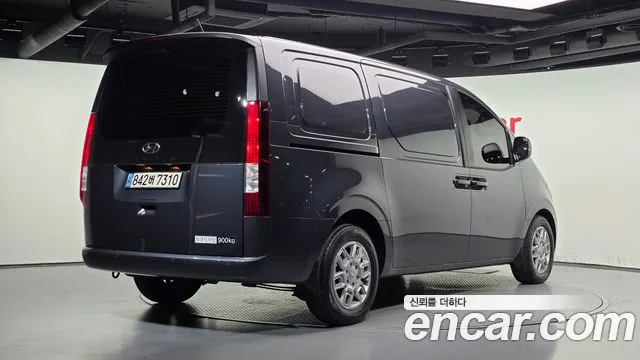 Hyundai Staria 2023 thumb 2