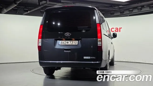 Hyundai Staria 2023 thumb 4